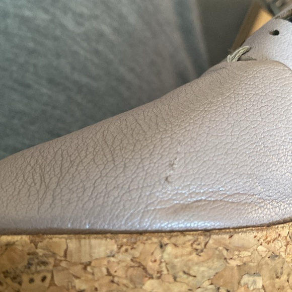 RARE Kenneth Cole wedged sandals with geometric pattern cutouts. Leather. - Picture 12 of 17